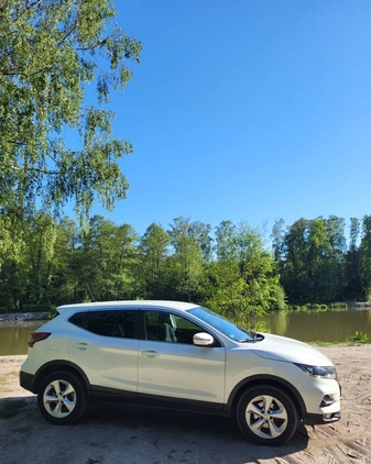 Nissan Qashqai cena 61800 przebieg: 95000, rok produkcji 2018 z Ozorków małe 106